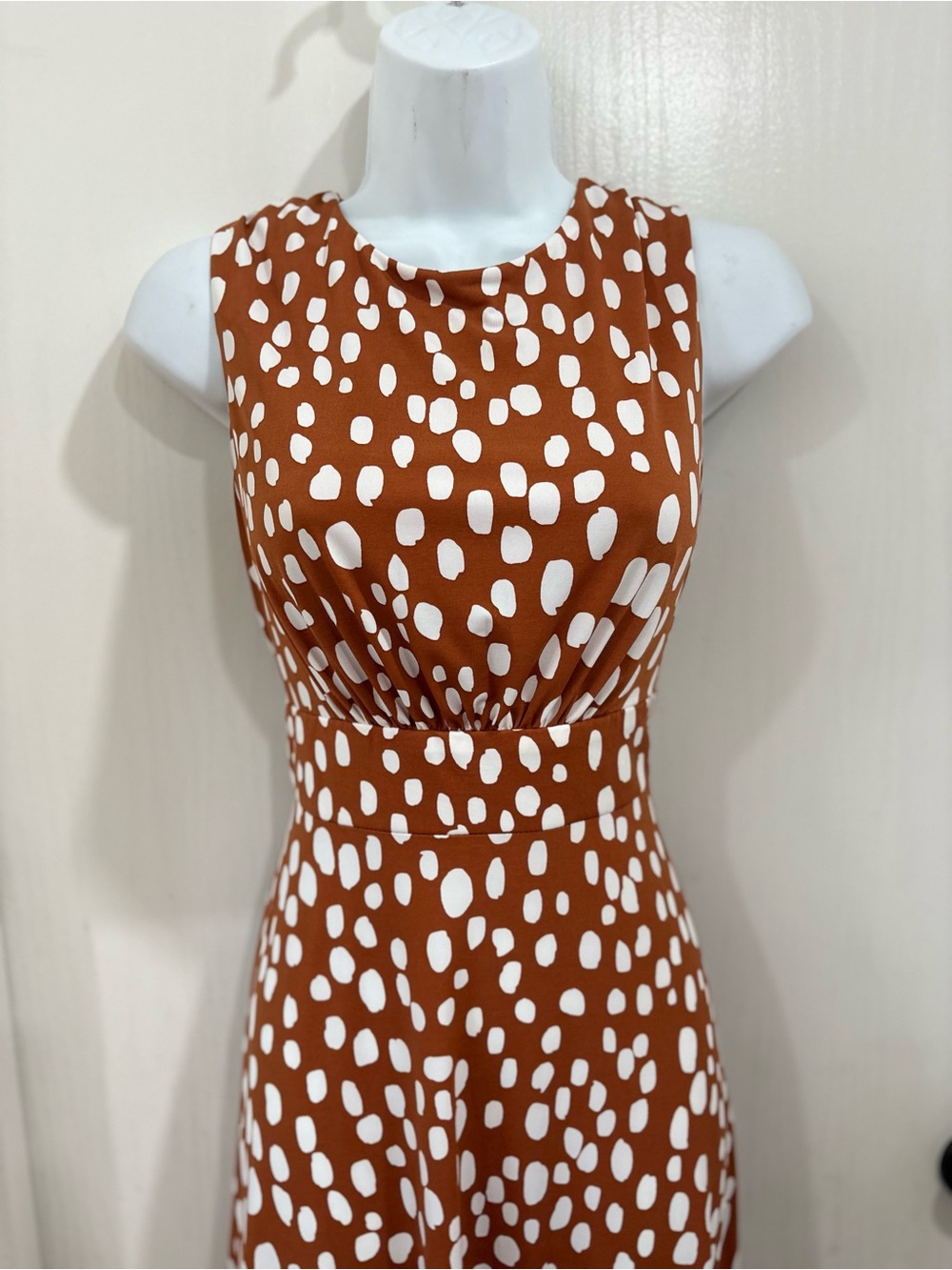London Times Rust Brown & White Sleeveless Spot Midi Dress - Picture 2 of 4